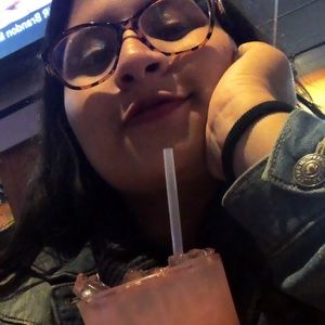 Meet your Posher, Leonela